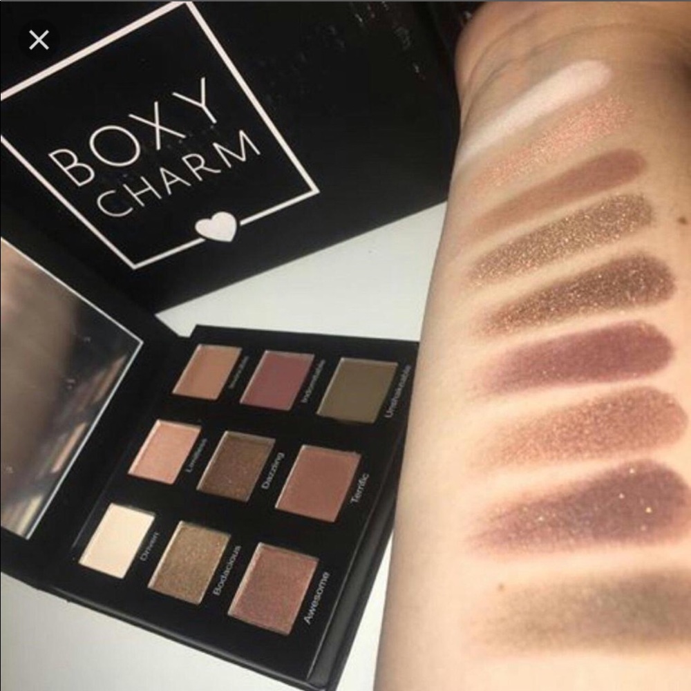 NWT!! REALHER play book shadow pallete